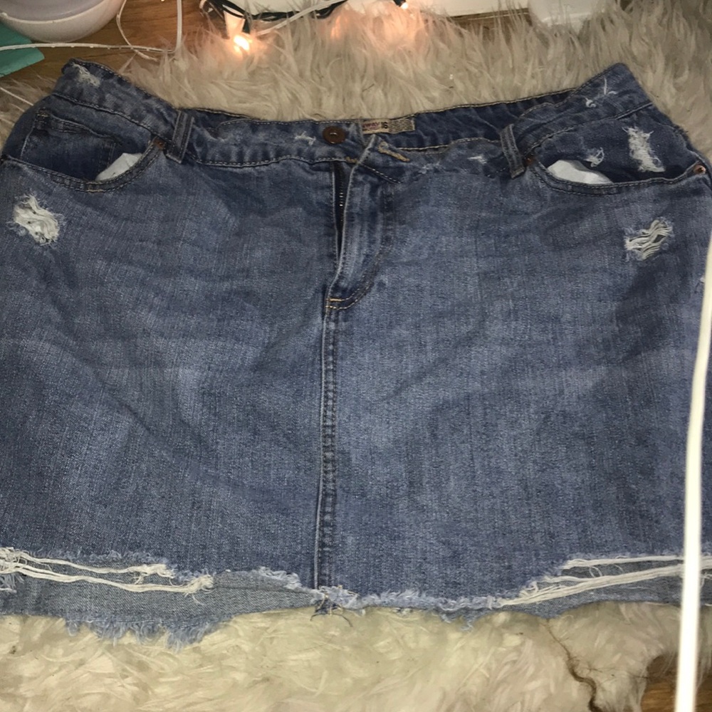 Ripped Jean skirt !